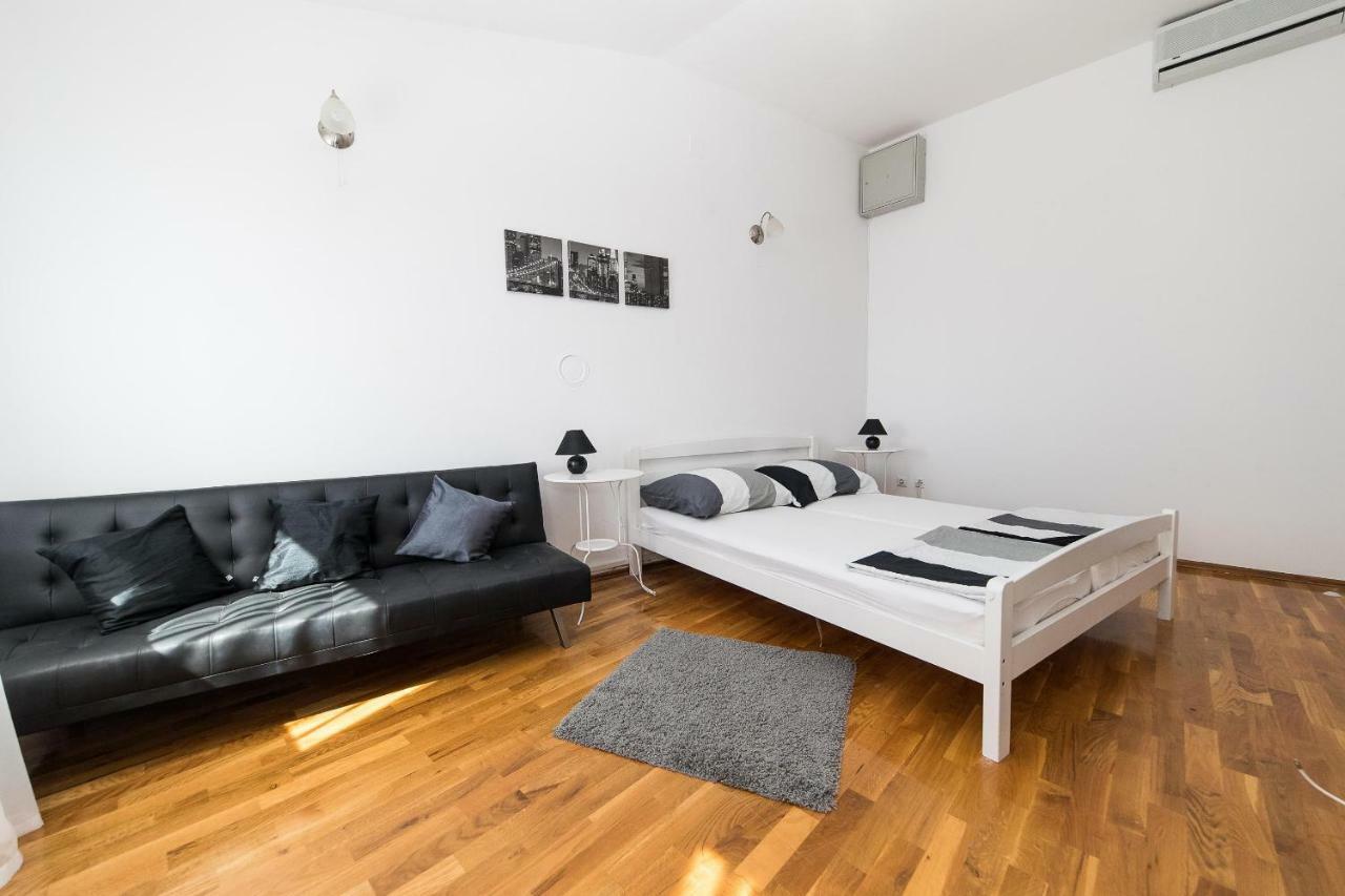 Apartmani Kristina ซริกเวนิซา ภายนอก รูปภาพ