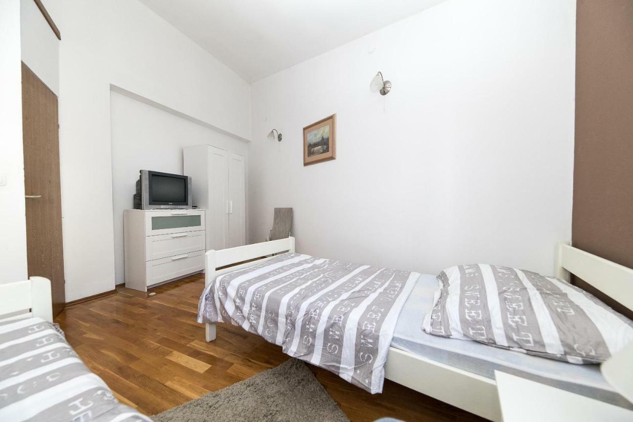 Apartmani Kristina ซริกเวนิซา ภายนอก รูปภาพ