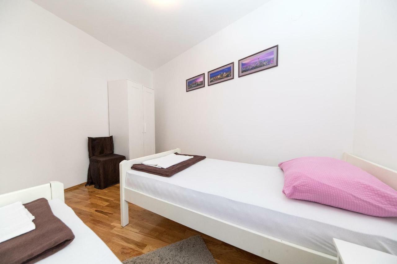 Apartmani Kristina ซริกเวนิซา ภายนอก รูปภาพ