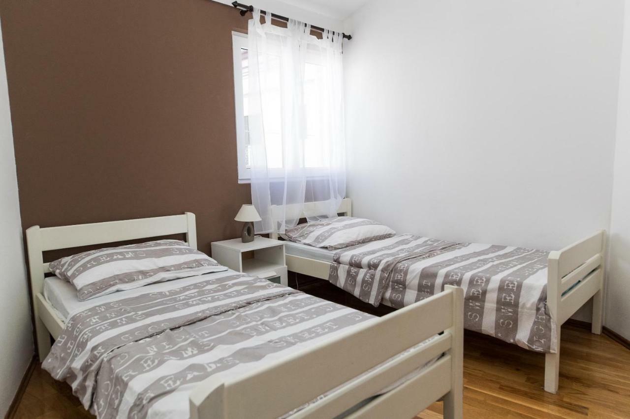 Apartmani Kristina ซริกเวนิซา ภายนอก รูปภาพ