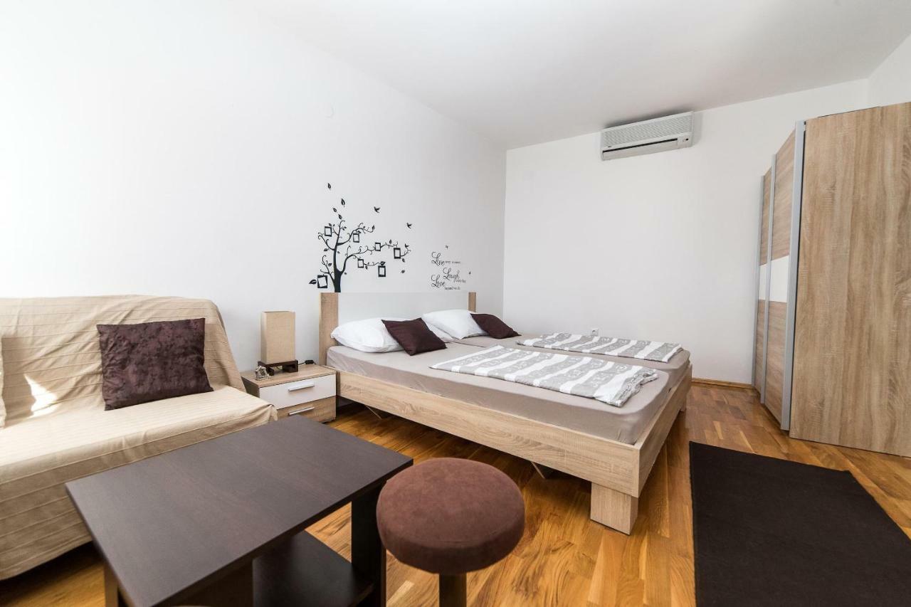 Apartmani Kristina ซริกเวนิซา ภายนอก รูปภาพ