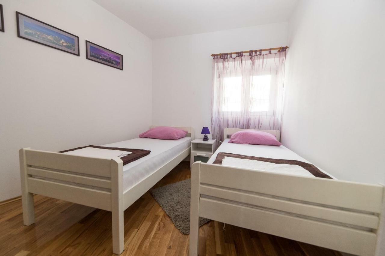 Apartmani Kristina ซริกเวนิซา ภายนอก รูปภาพ